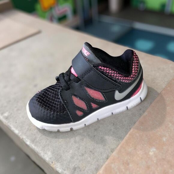 2015 Nike Free Run Black Pink Infant Size 6C - Picture 1 of 8